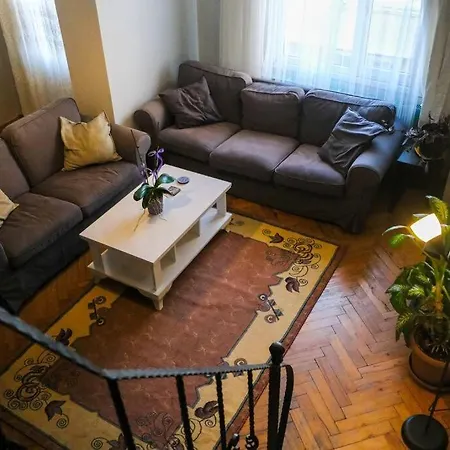 Apartment Private In Dublex House, Central Location *